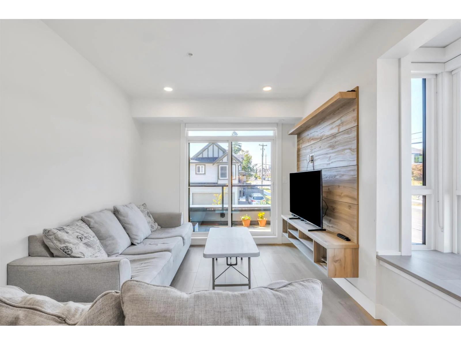 212 14818 60 Avenue, Surrey, BC