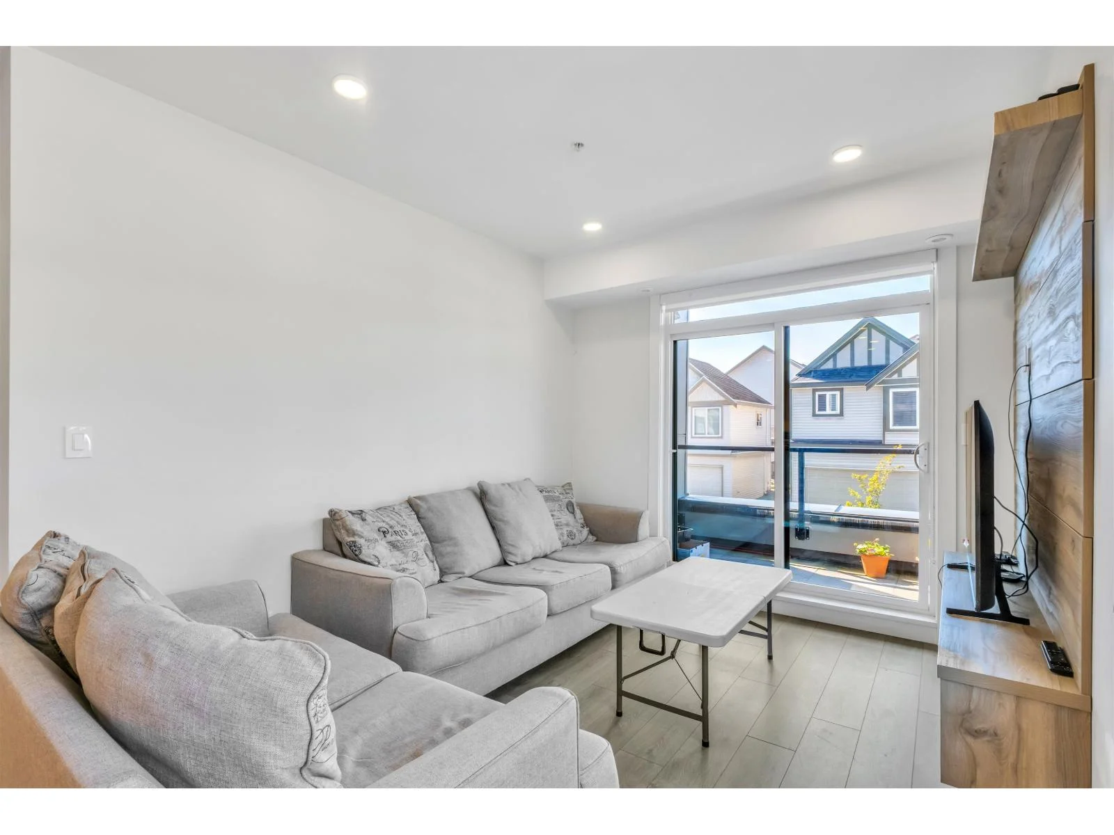 212 14818 60 Avenue, Surrey, BC