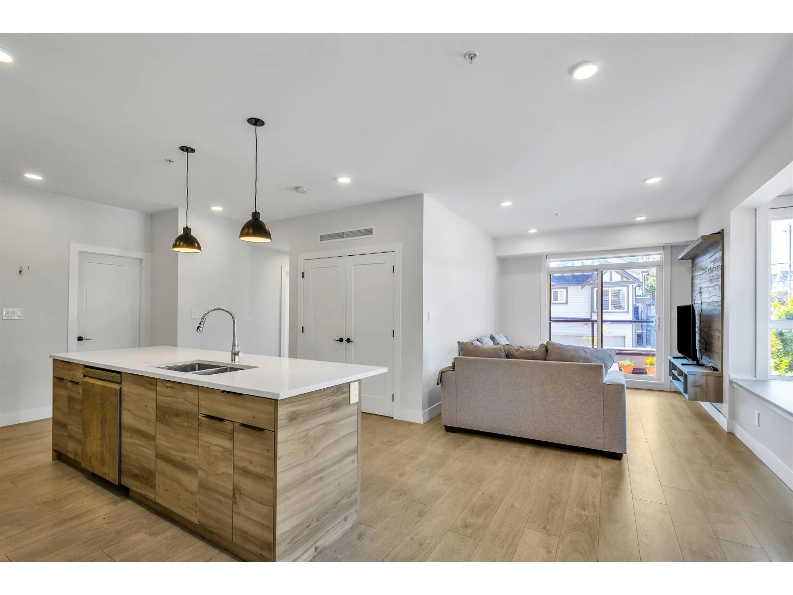 212 14818 60 Avenue, Surrey, BC